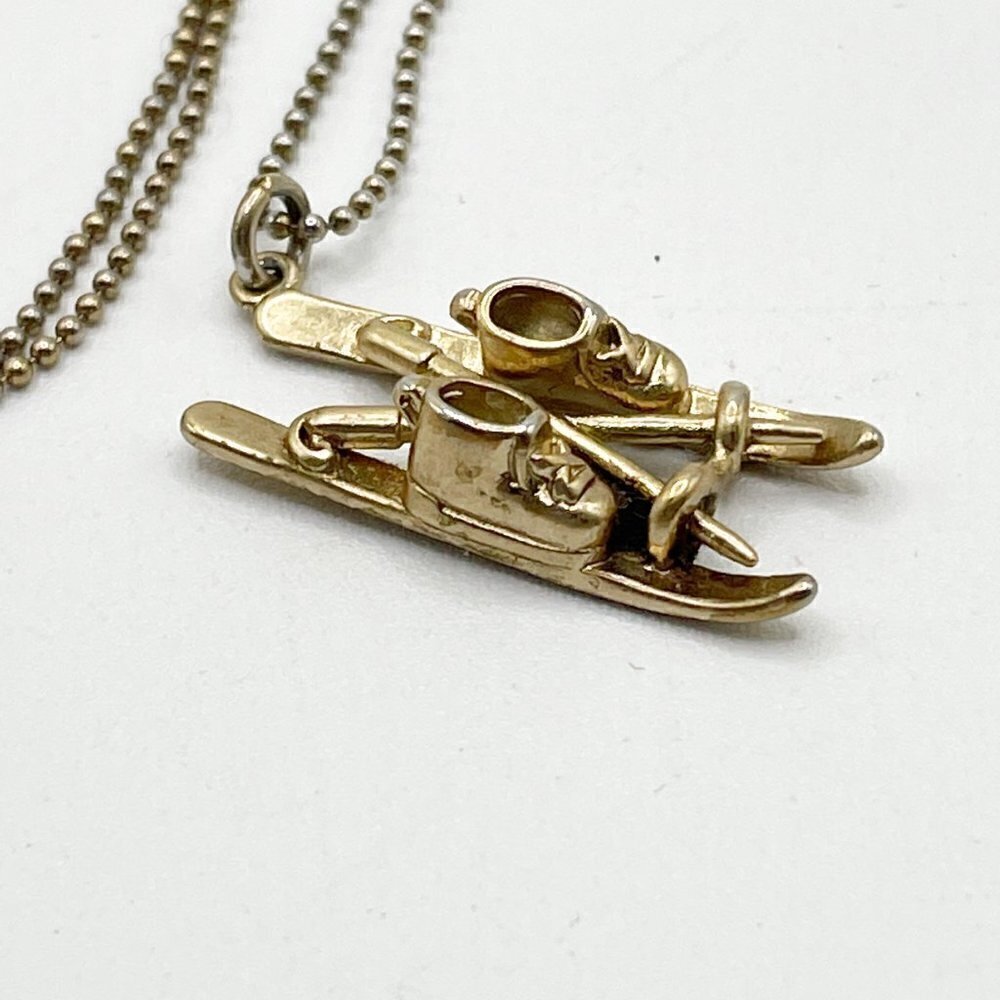 Madewell 1937 Vintage Ski Boots Skiing Skier Pendant Necklace Gold Tone 30" - Picture 2 of 6
